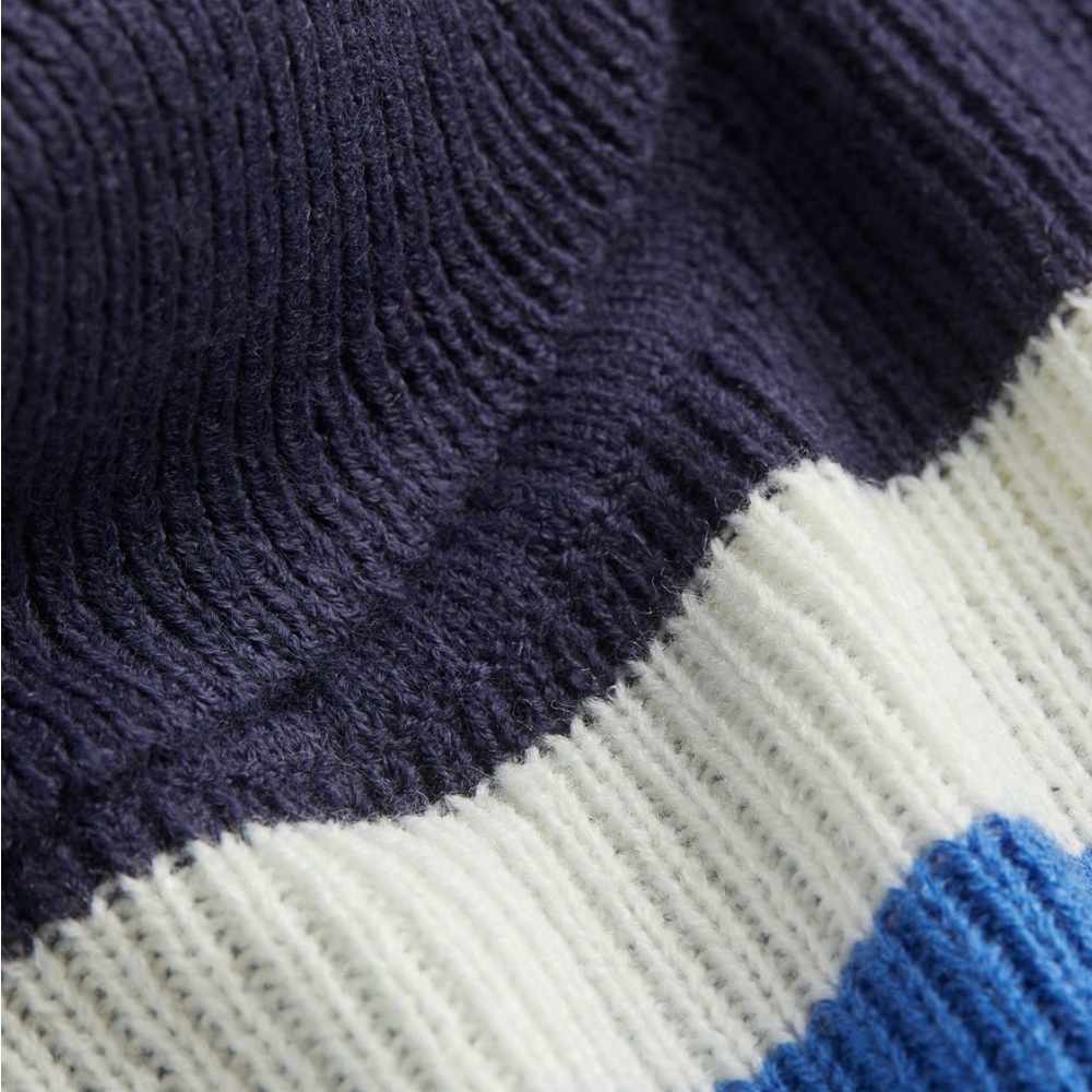 Sweaters - Picture 6 of 7